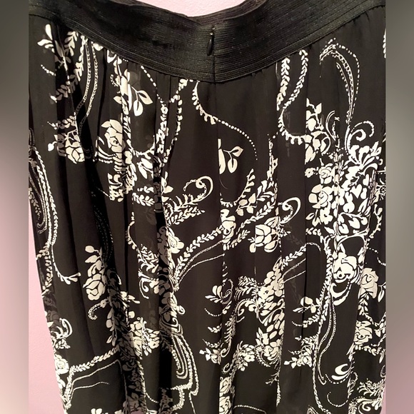 White House Black Market Skirt - Picture 2 of 3